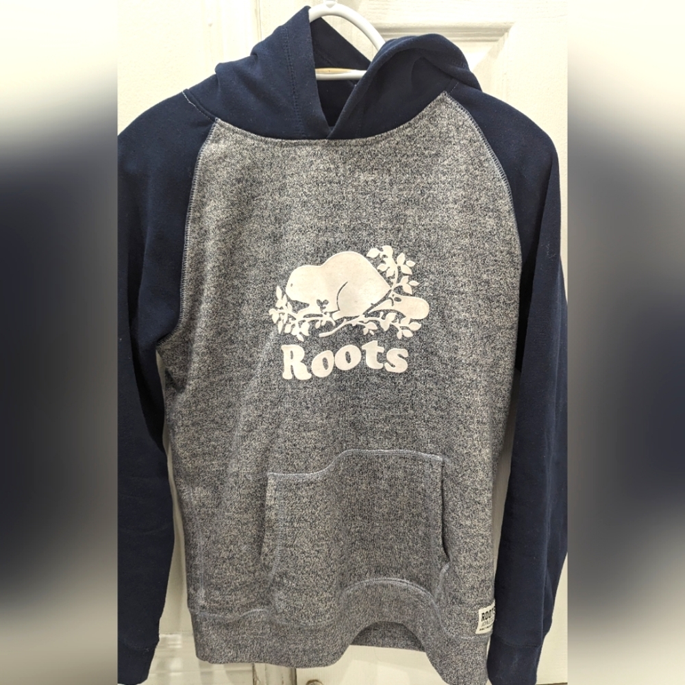 BNWT Kids Roots Sweater - Picture 2 of 3